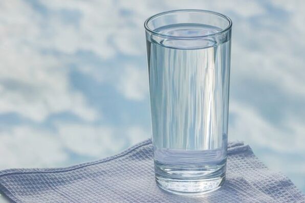 et glass vann for en lat diett